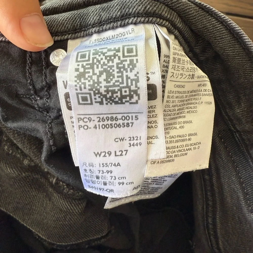 Levi’s Gray High Waisted Mom Jeans Size 29